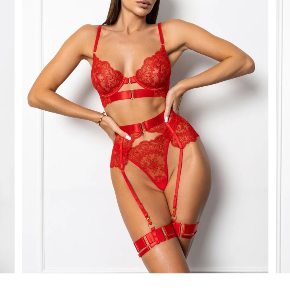 *BRAND NEW* Elegant Red Lace Lingerie Set